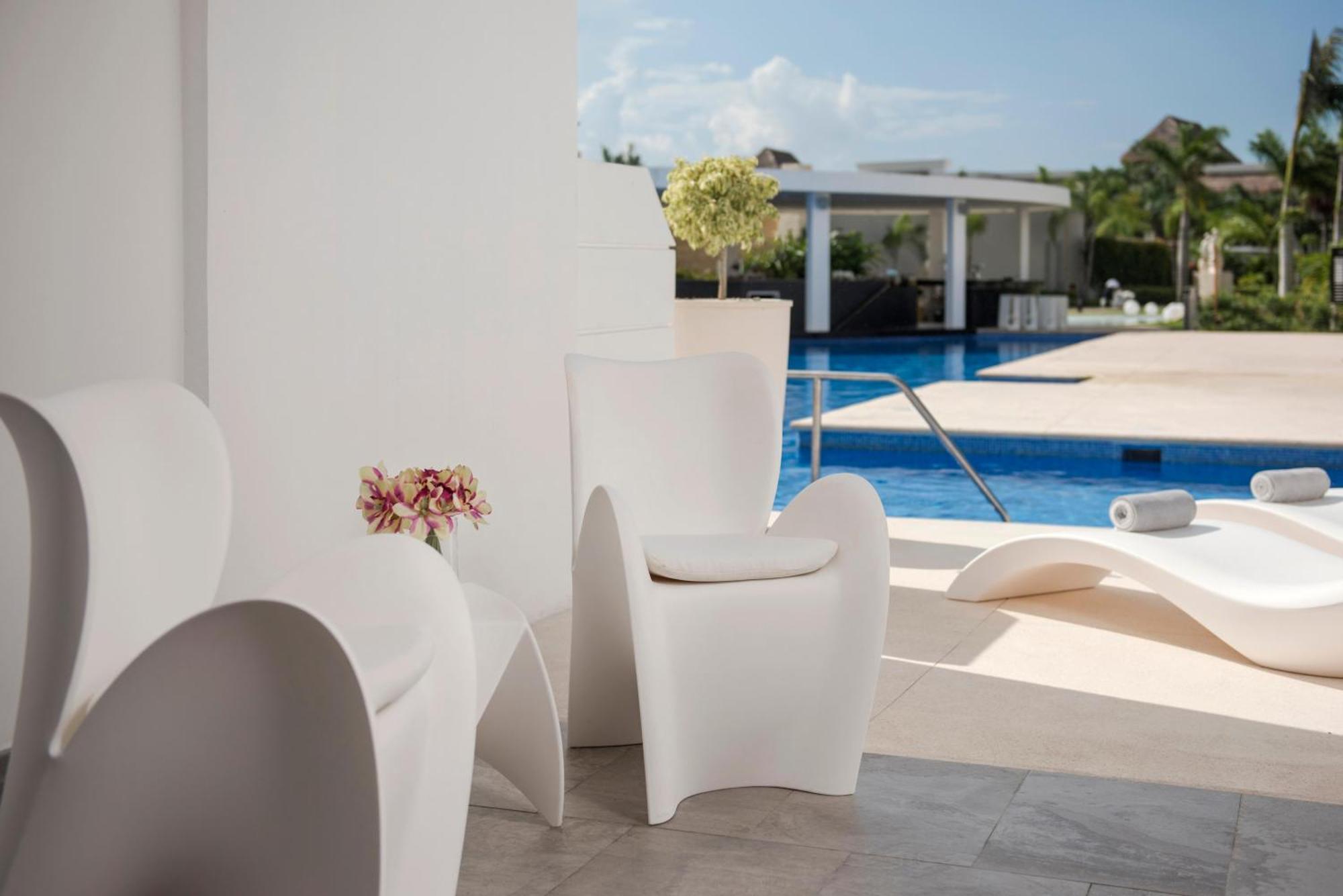 Deluxe Junior Suite Pool Access