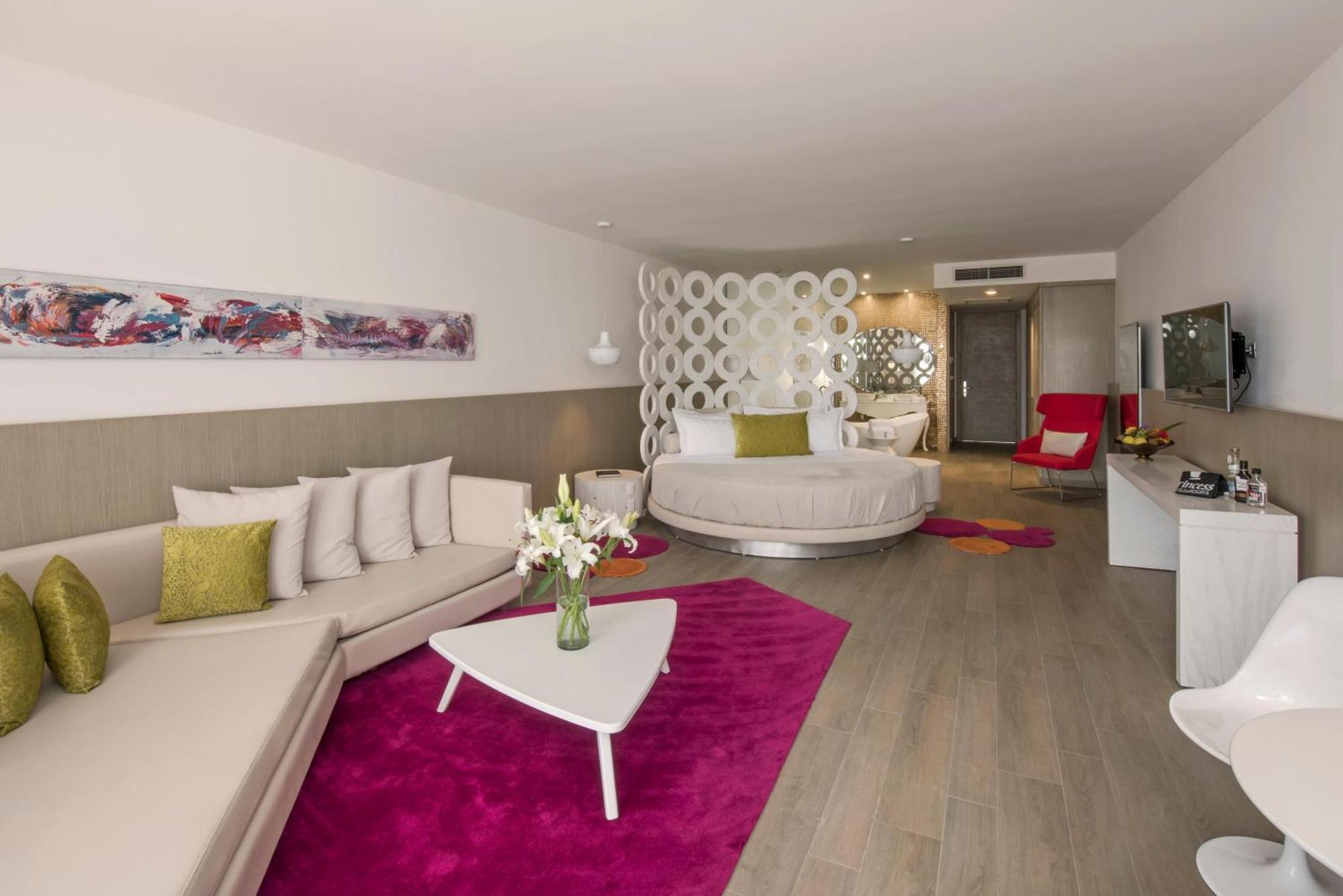 Honeymoon Suite Adults over 18 years old only